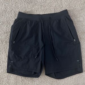 Men’s Lululemon Black Linerless License to Train Shorts 7” Size Medium